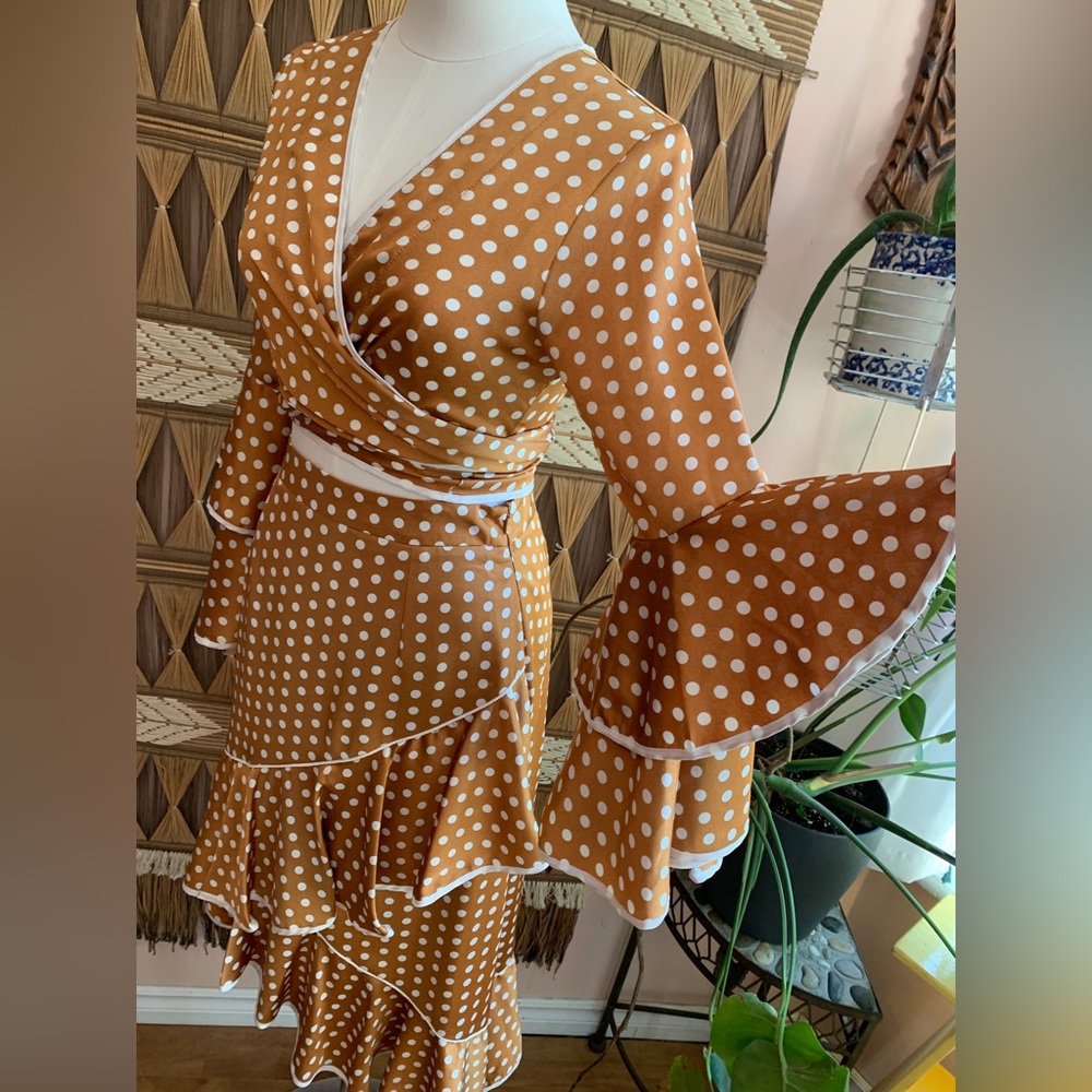 BNWT L’Atiste 2 Piece Tan and White Polka Dot Flouncy Skirt & Wrap Blouse Set - Picture 5 of 7